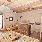 Дом отдыха Lovely In With Wifi *